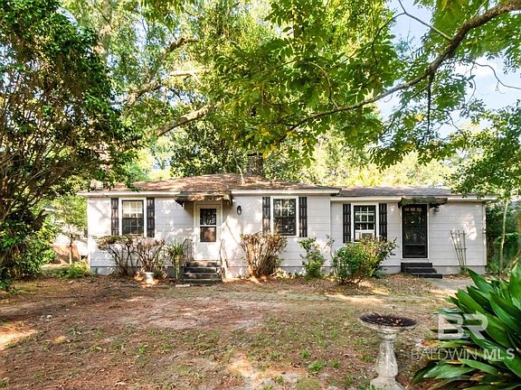 3rd image of 300 Pineview Ln W