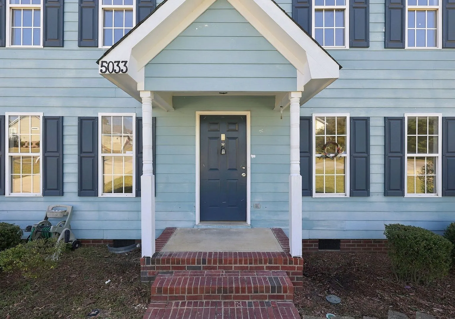 Spacious 5BR Home with Bonus Room & Large Deck — Photo 4