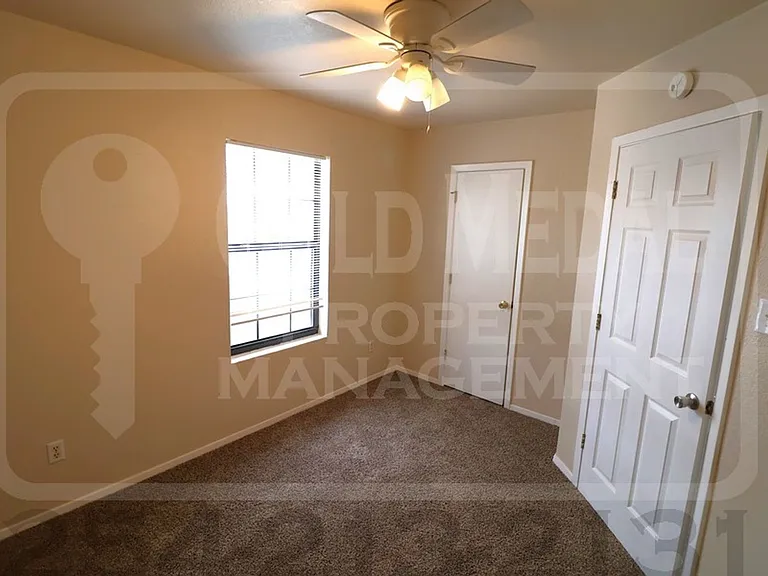 1106 Leslie Cir — Photo 10