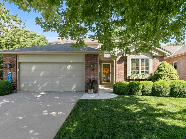 6400 Chesterfield Ct, Lincoln, NE 68510