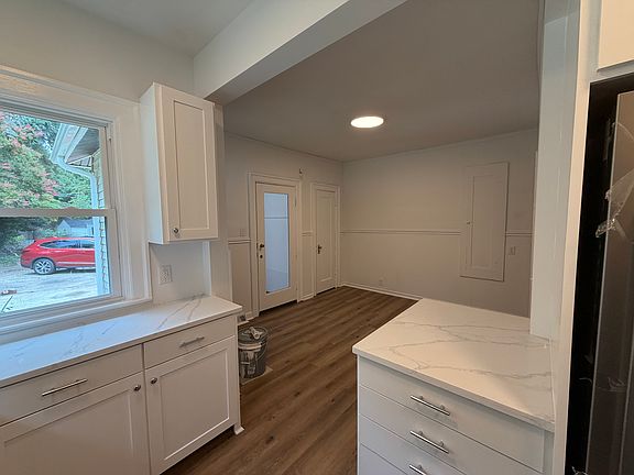 5th image of 901 Circle Dr