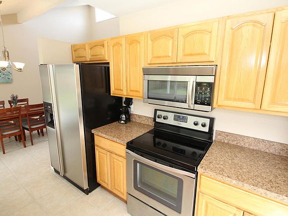 5th image of 1088 Hutchins St SE