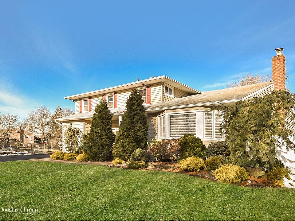 1st image of 8 Miriam Ln