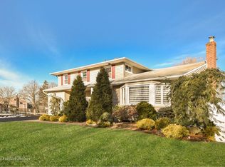 8 Miriam Ln, Plainview, NY 11803