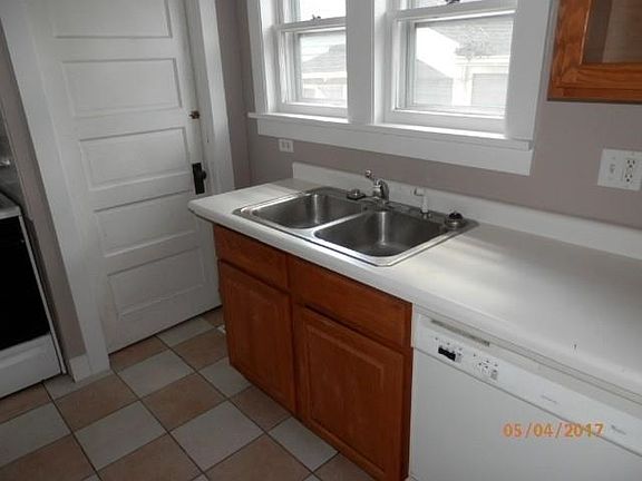 3rd image of 254 E 2nd St