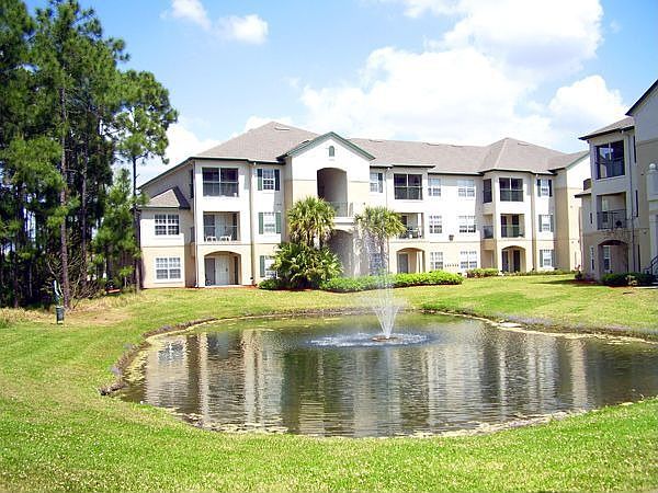 Beautiful apartemnts less than 5 minutes from UCF