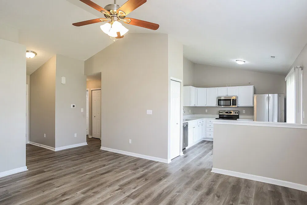 3 bed, 2.0 bath, 1030 sqft, $1,715 — Photo 4
