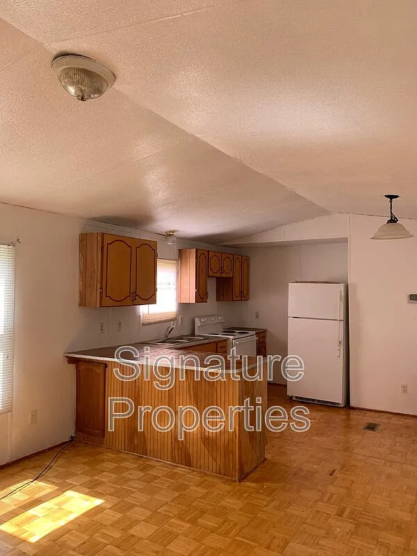 3 bed, 2.0 bath, $800 — Photo 2