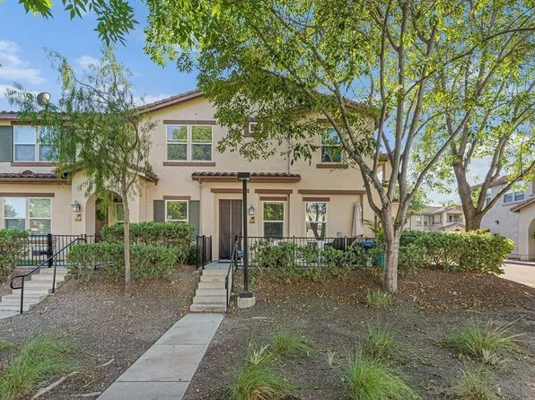 419 Avenida De La Luna, Vista, CA 92083