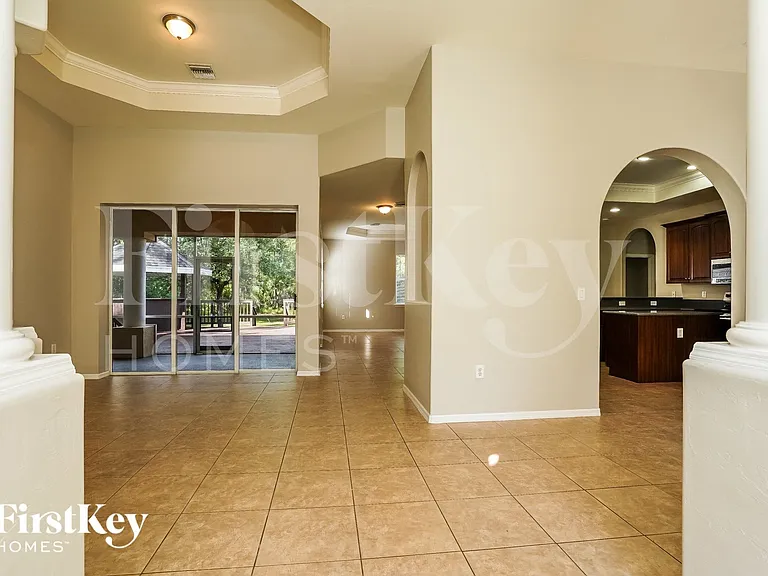 1005 Henry Ave — Photo 2