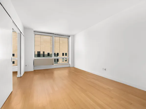 450 West 17th Street image 1 of 18