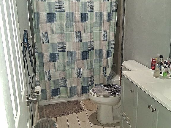 5th image of 8140 NW 14th Pl