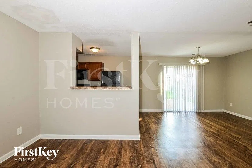 3 bed, 1.0 bath, 1338 sqft, $1,765 — Photo 4