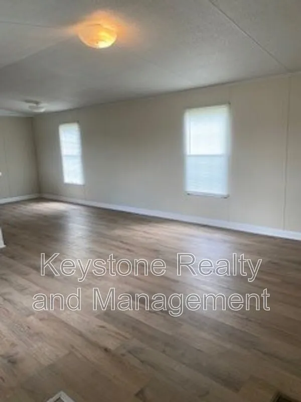 3 bed, 2.0 bath, 1280 sqft, $850 — Photo 2