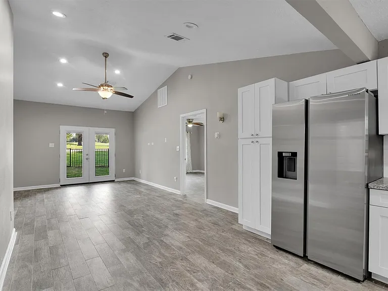 3555 Balboa Cir — Photo 3