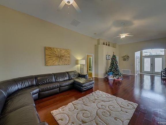 5th image of 944 Emerald Green Ct