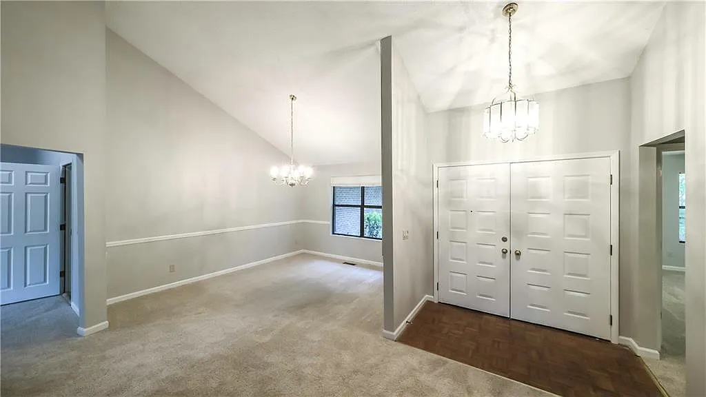 4 bed, 3.0 bath, 2860 sqft, $2,600 — Photo 4