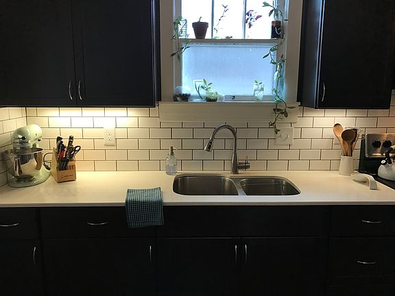 4th image of 1045 Dixon Ave