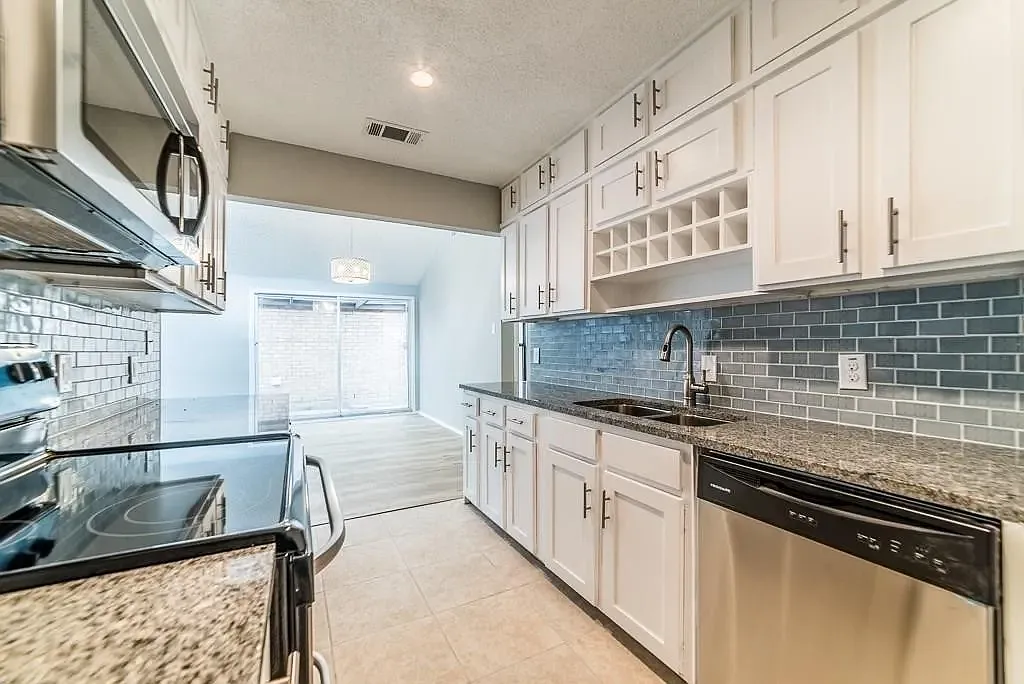 2 bed, 1054 sqft, $1,750 — Photo 3