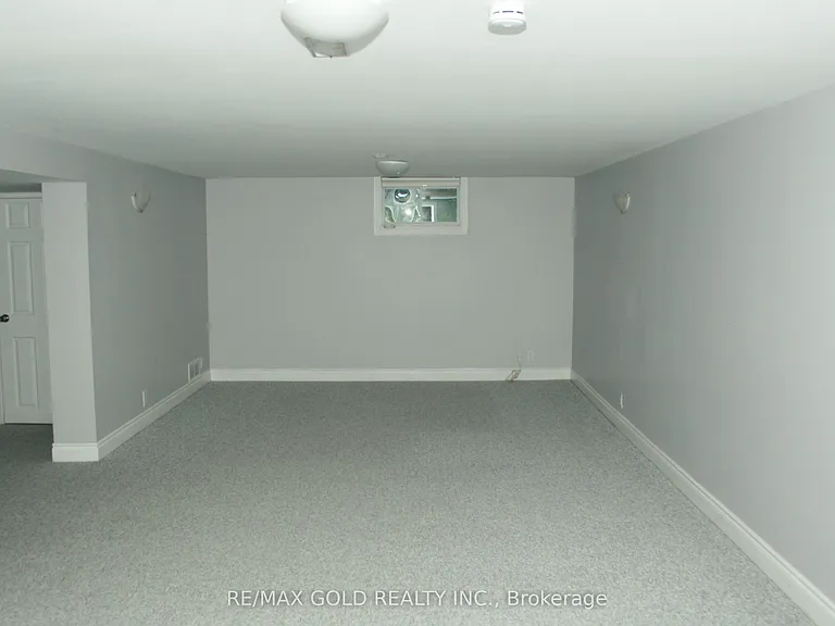 1124 Kent Ave — Photo 13