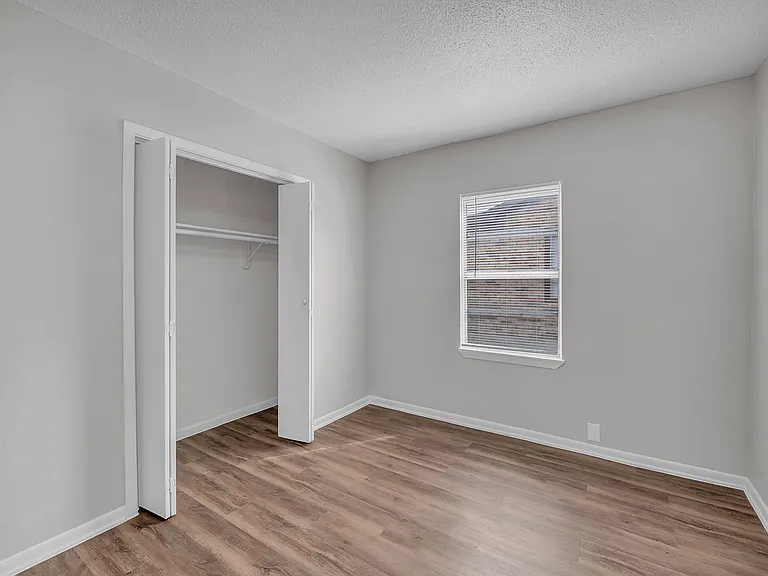 203 W Avenue G — Photo 5