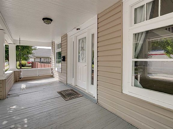 2nd image of 606 W Market St