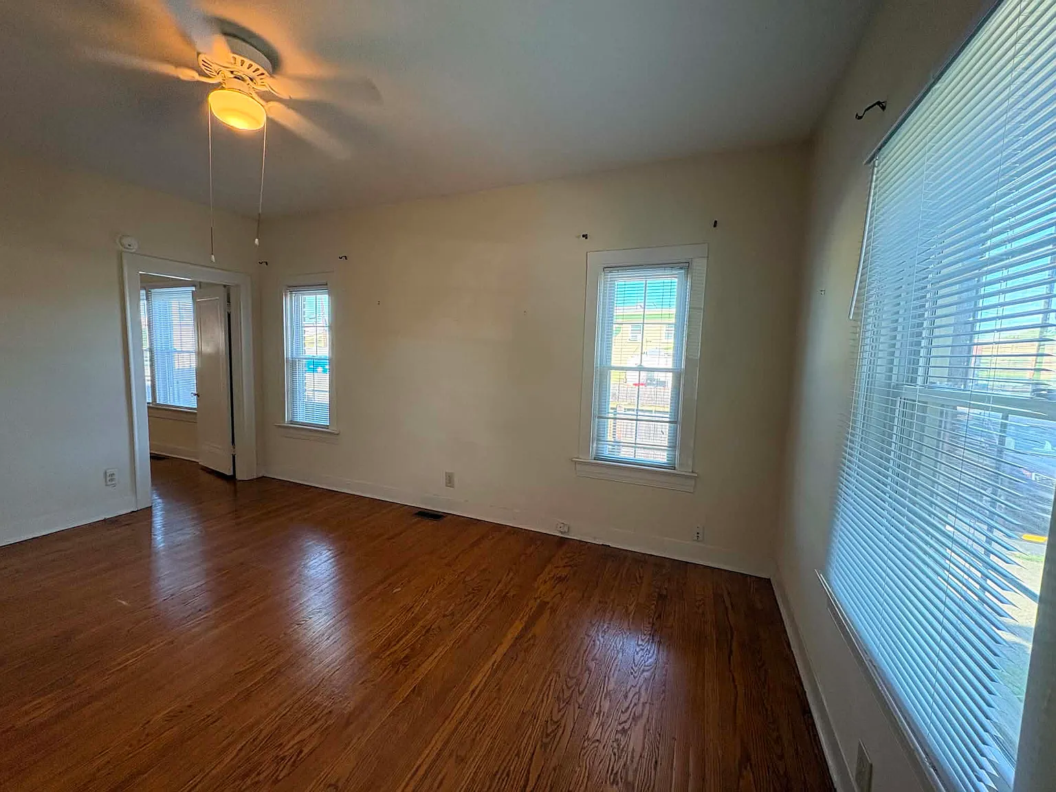 1 bed, 700 sqft, $1,200 — Photo 4