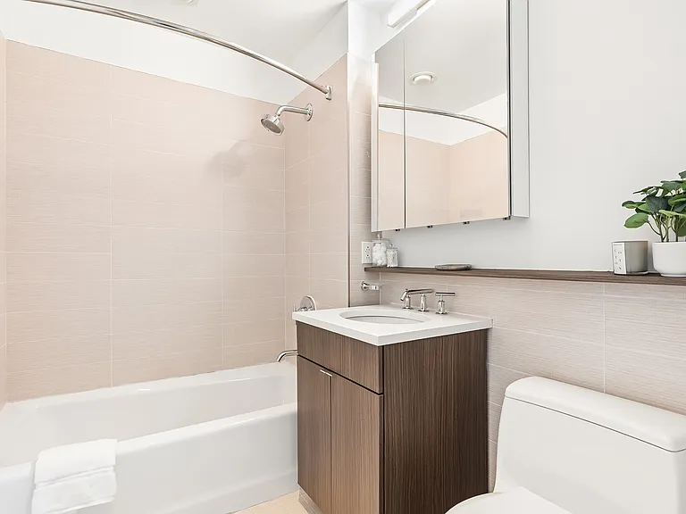306 W 48th St #3C — Photo 8
