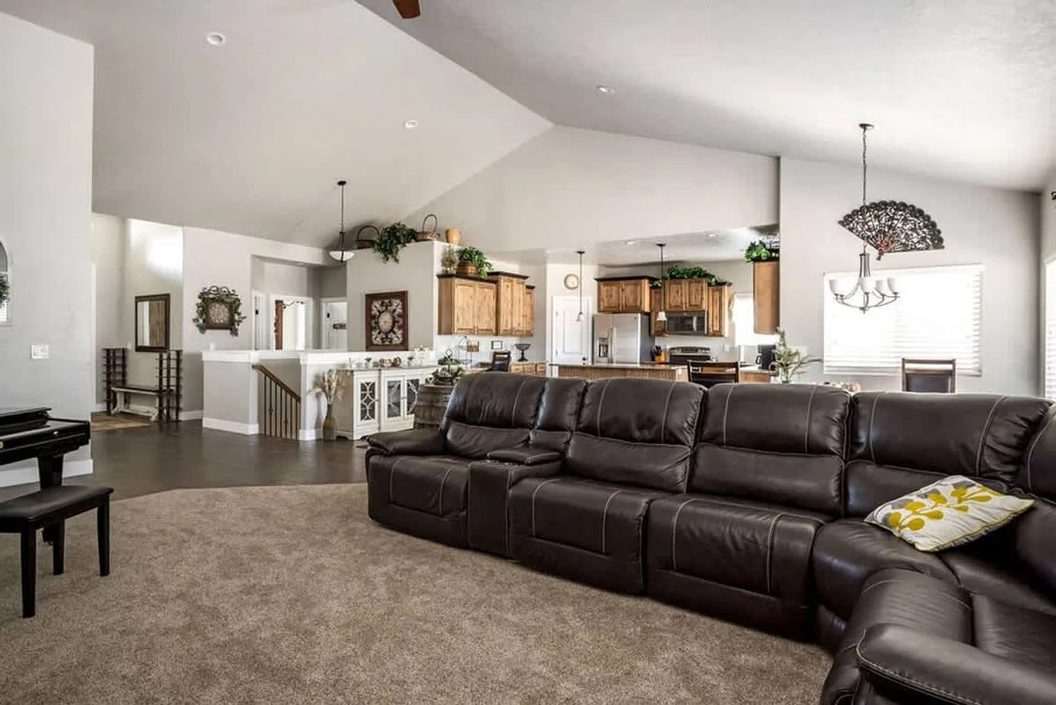 7 bed, 3.0 bath, $14,518 — Photo 4