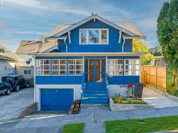 1131 Commercial Ave, Coos Bay, OR 97420