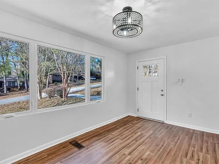 2142 Cloverdale Dr SE — Photo 32