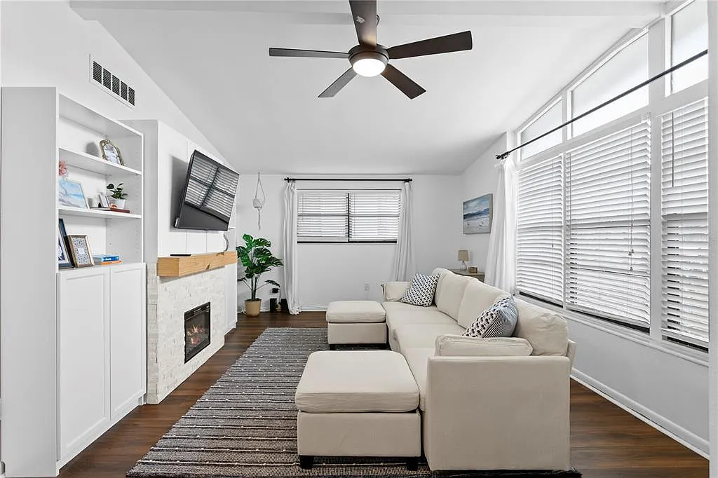 3 bed, 2.0 bath, 1475 sqft, $4,600 — Photo 4