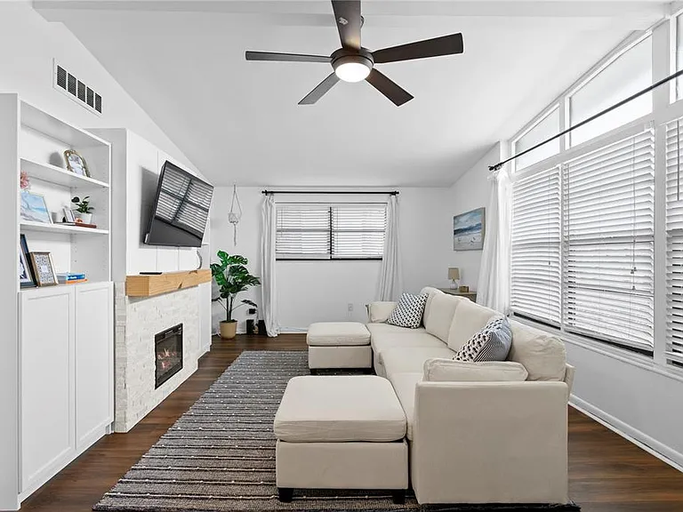 2407 S Lois Ave — Photo 3
