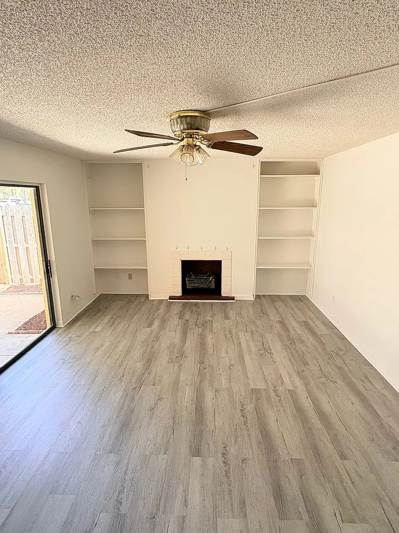 *Newly Renovated!* Must See - 2/2 Townhome For Rent — Photo 1