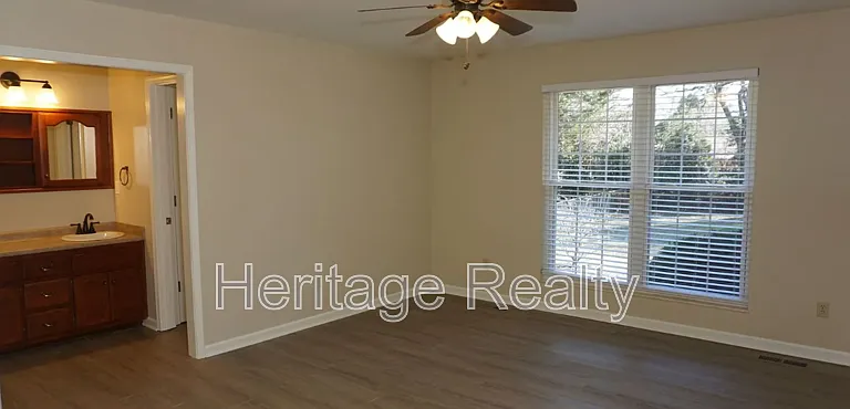 867 Westgate Dr — Photo 16