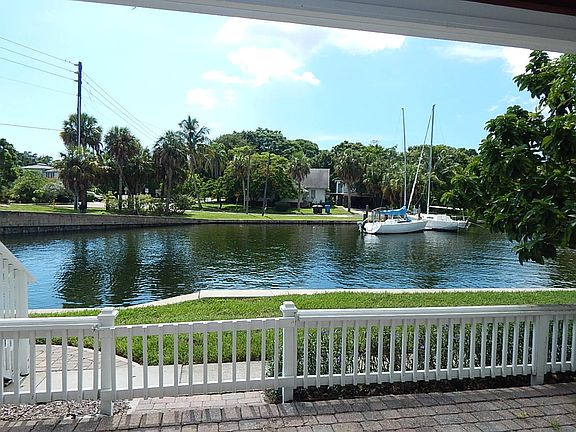 4th image of 3893 Pompano Dr SE APT B
