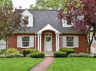 2630 N 89th St, Wauwatosa, WI 53226