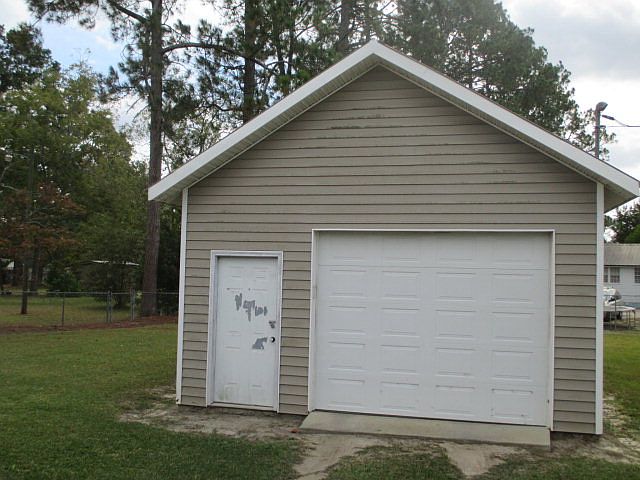 2nd image of 604 Tifton Rd