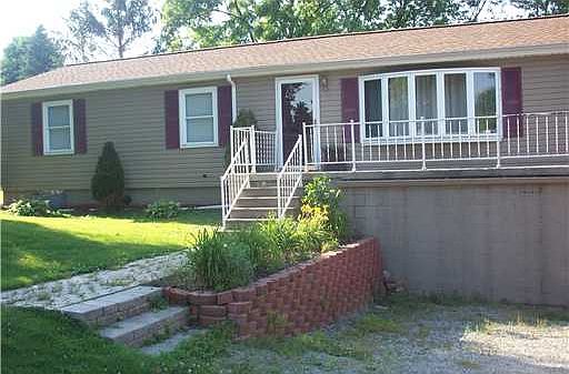 2nd image of 132 E Iris Ln
