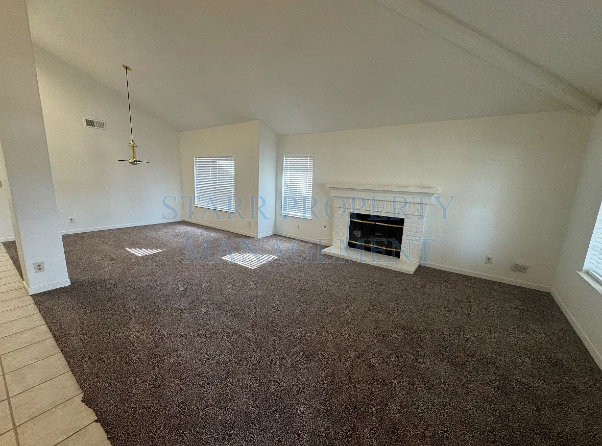 3 bed, 2.0 bath, 2045 sqft, $2,400 — Photo 4