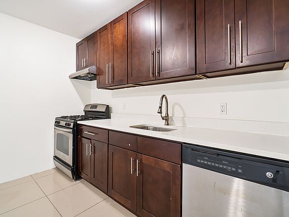 5th image of 417 Gates Ave APT 2R