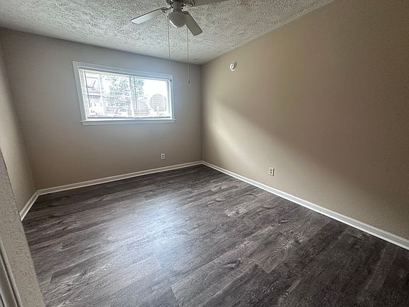 5th image of 179 Lakeshore Dr #4