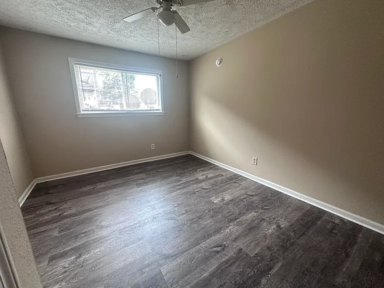 179 Lakeshore Dr #4 — Photo 5