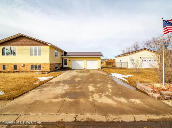 406 Meadow Ln, Mott, ND 58646