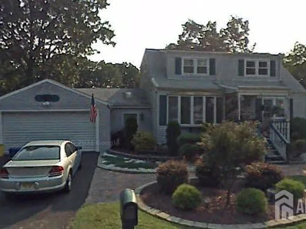 16 Marsad Dr, Old Bridge, NJ 08857