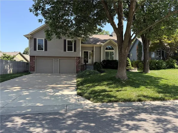 22201 W 64th Ter, Shawnee, KS 66226