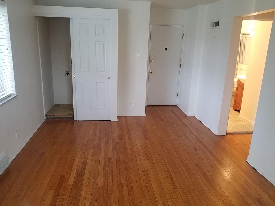 1st image of 203 Monclay Ct APT 1E