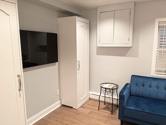 4th image of 1413 Pelham Pkwy N #1R