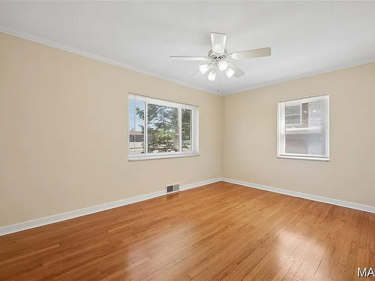 9743 Tesson Ferry Rd — Photo 6