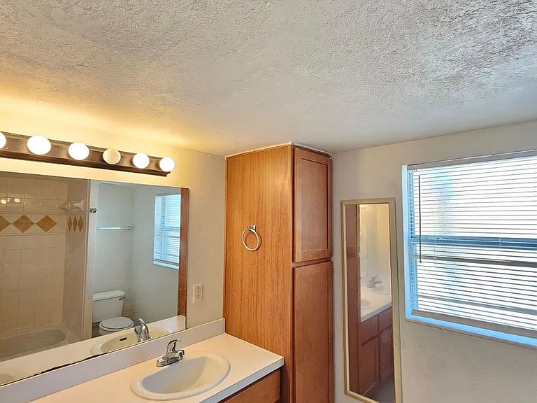 1365 Drew St — Photo 10
